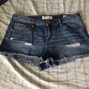 Bullhead low rise jean shorts size 29, Never worn